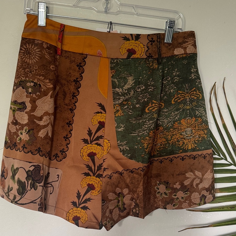 Vintage-Inspired Patchwork Floral High-Waist Shorts - Brown + Green + Mustard - Picture 2 of 6